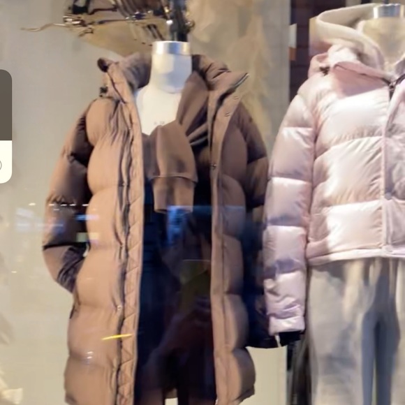 NYC Aritzia - Picture 9 of 13